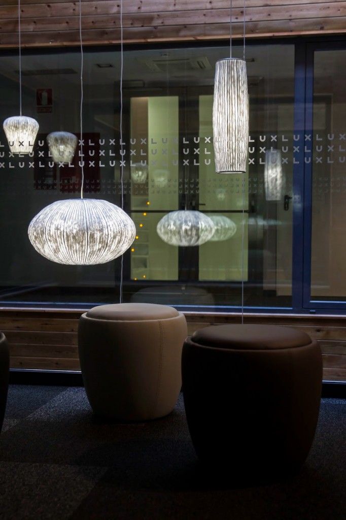aprovechar al máximo la luz. hotel lux santiago lámparas