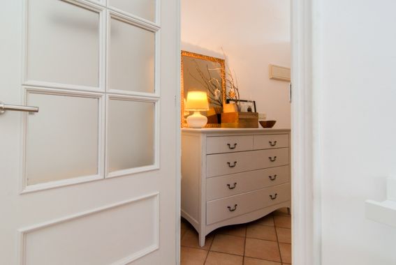 diferentes ambientes en un mismo espacio. dormitorio