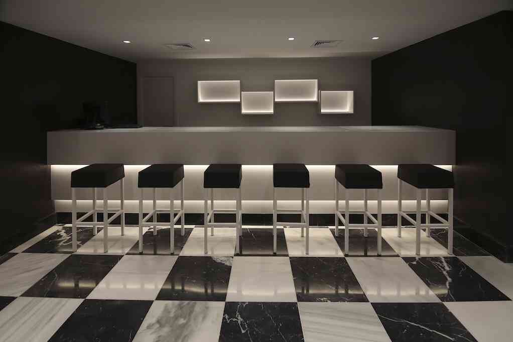 mobiliario de hotel Montecarmelo en el bar 