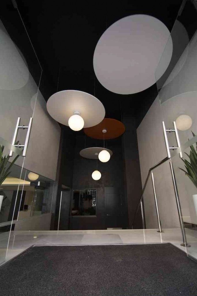 lámparas de recepción en interiorismo y mobiliario de hotel