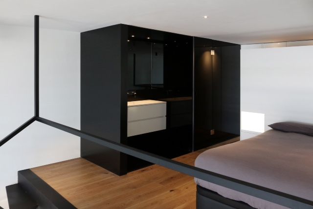 caja negra con baño en apartamento loft caja negra con baño en apartamento loft
