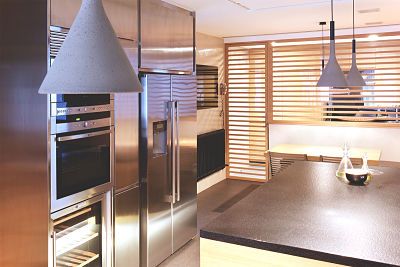 cocina de vivienda funcional y acogedora