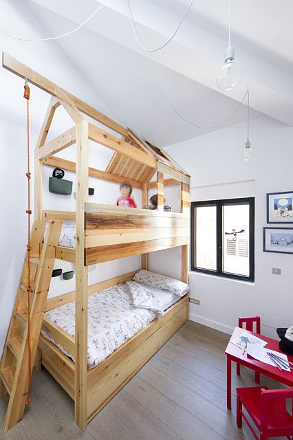 dormitorio de niños tras la reforma de una casa