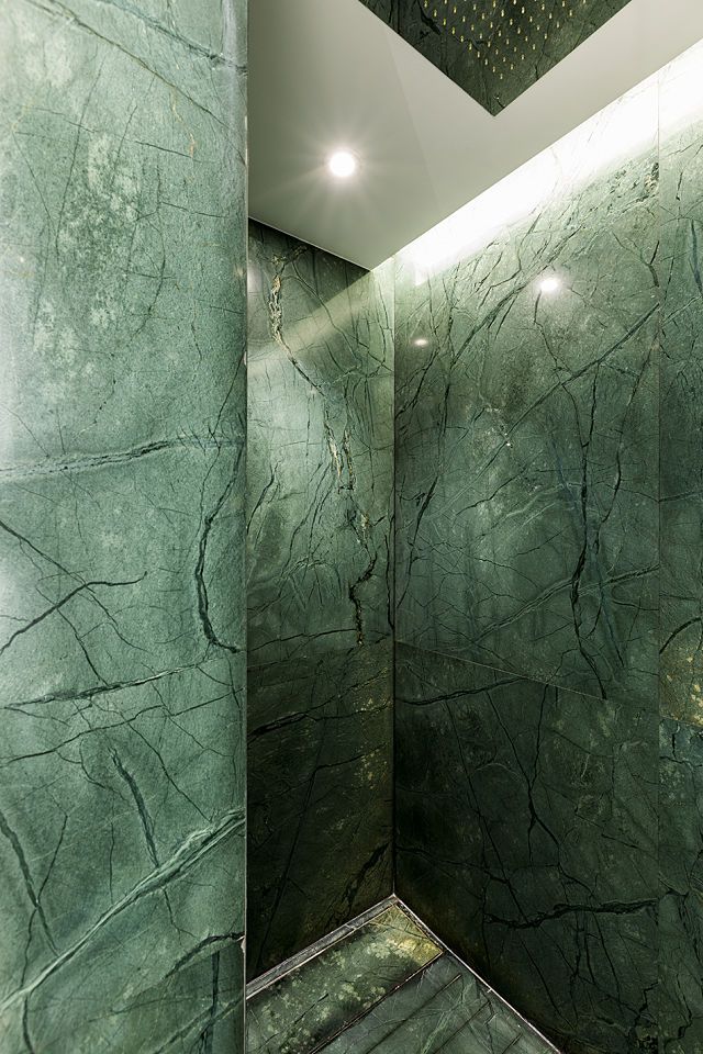 decoración de interiores de baño en mármol