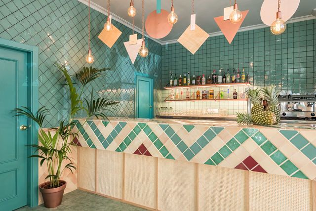 conjunto de lámparas en decoración de restaurante conjunto de lámparas en decoración de restaurante