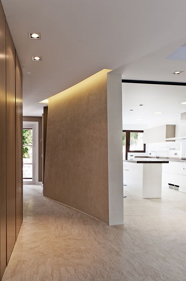 diseño interior de vivienda con tabiques curvos
