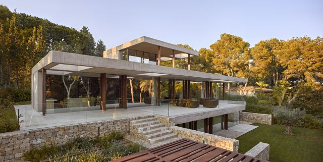 Fachada sur de la casa la Pinada