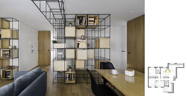 Estantería de diseño metálica con módulos de madera Estantería de diseño metálica con módulos de madera