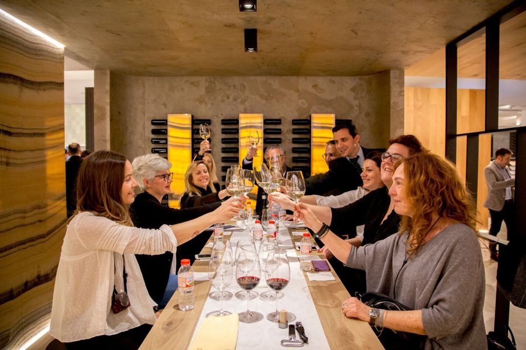 Cata de vinos en Porcelanosa Experience