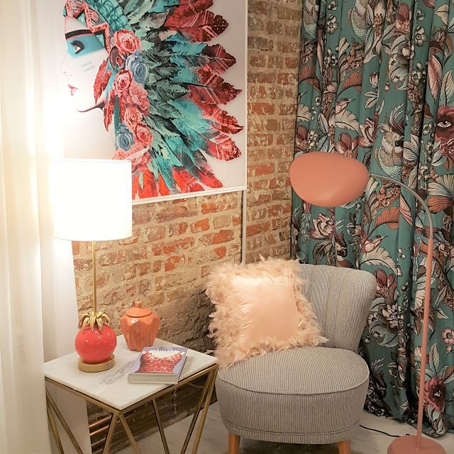 Decoración de apartamento con sillón de lectura