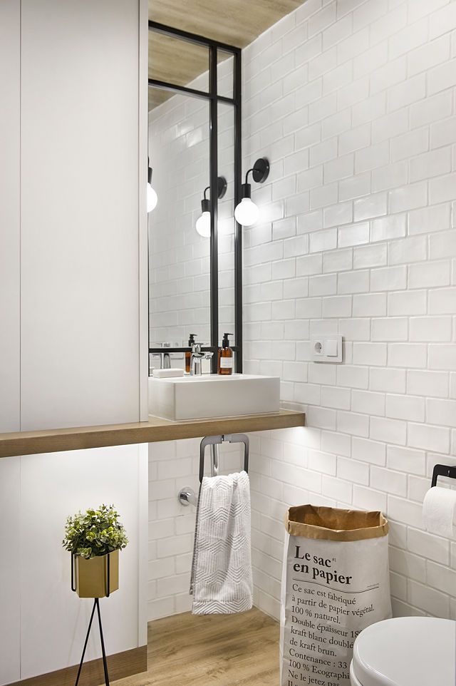 Transformar baño de un loft en roble y blanco Transformar baño de un loft en roble y blanco
