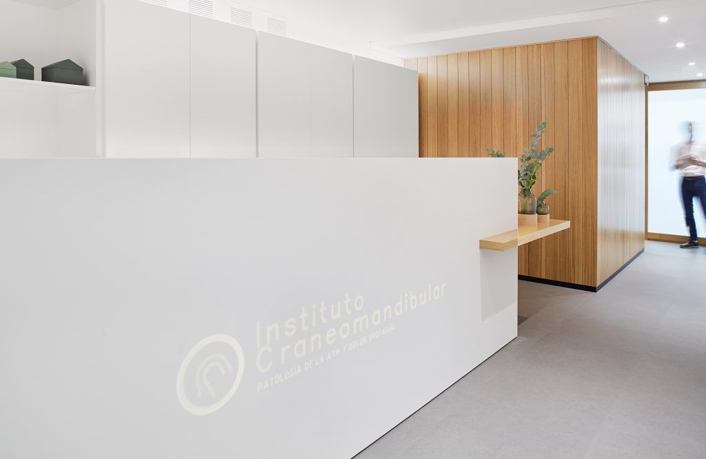 Decoración de una clínica dental para el instituto cráneomandibular Decoración de interiores de una clínica dental para el instituto cráneomandibular