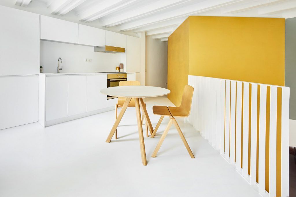 Cocina y doble altura del dúplex Tibbaut Cocina y doble altura del dúplex Tibbaut