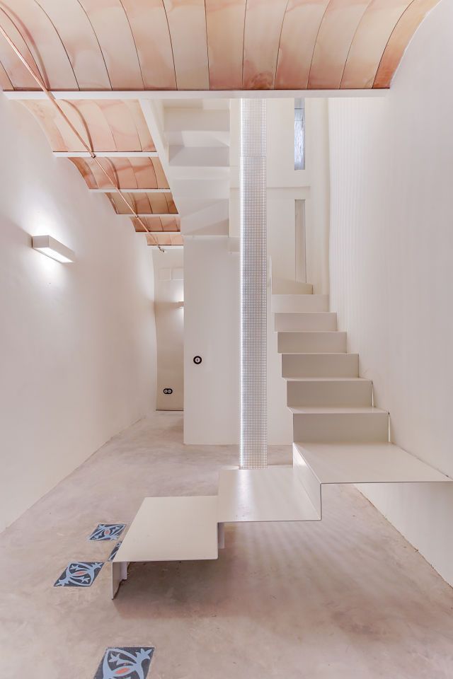 reforma interior de escalera de casa antigua
