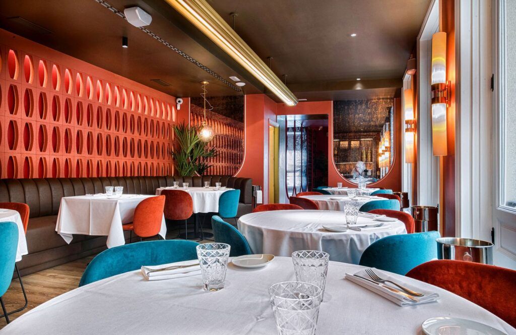 Interiorismo comedor restaurante Noi