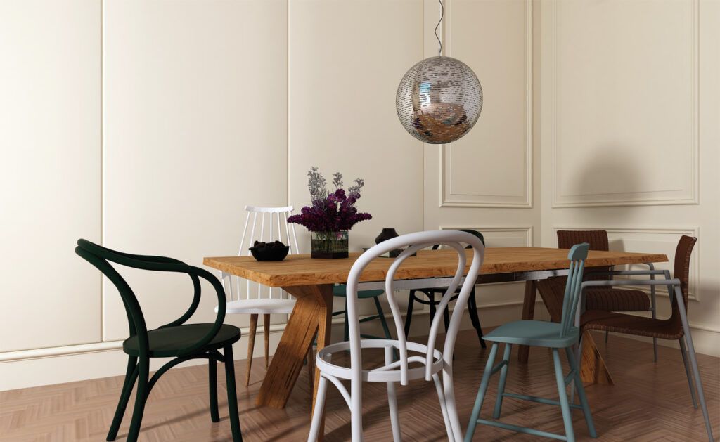 Comedor decorado con sillas pintadas en chalk `paint de Pinturas Macy