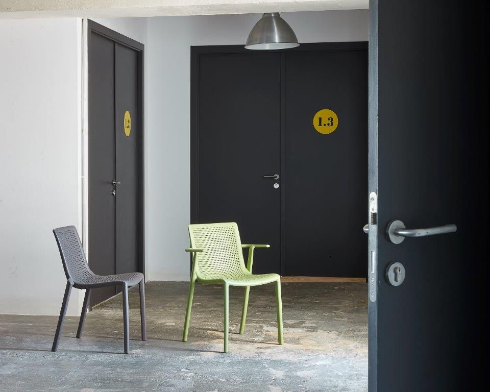 Beekat chair diseño de Josep Lluscà