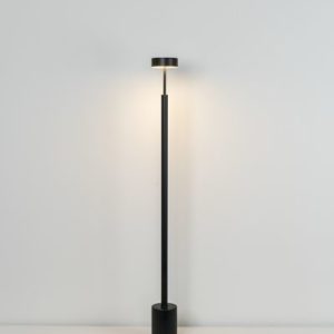 La lámpara de pie de salón Peak 130 cm en negro de Milán Iluminación