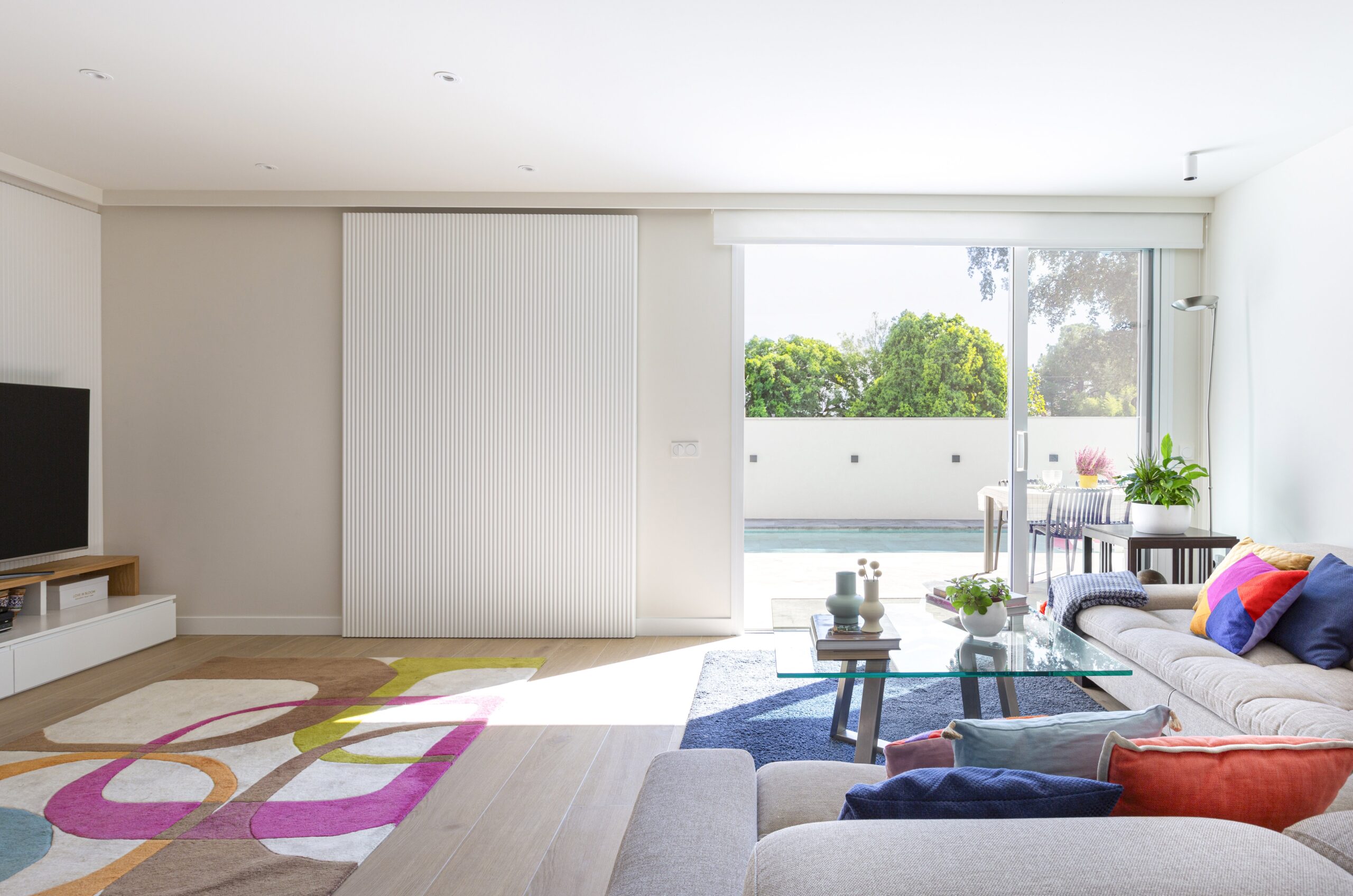 Reforma interior de casa moderna minimalista