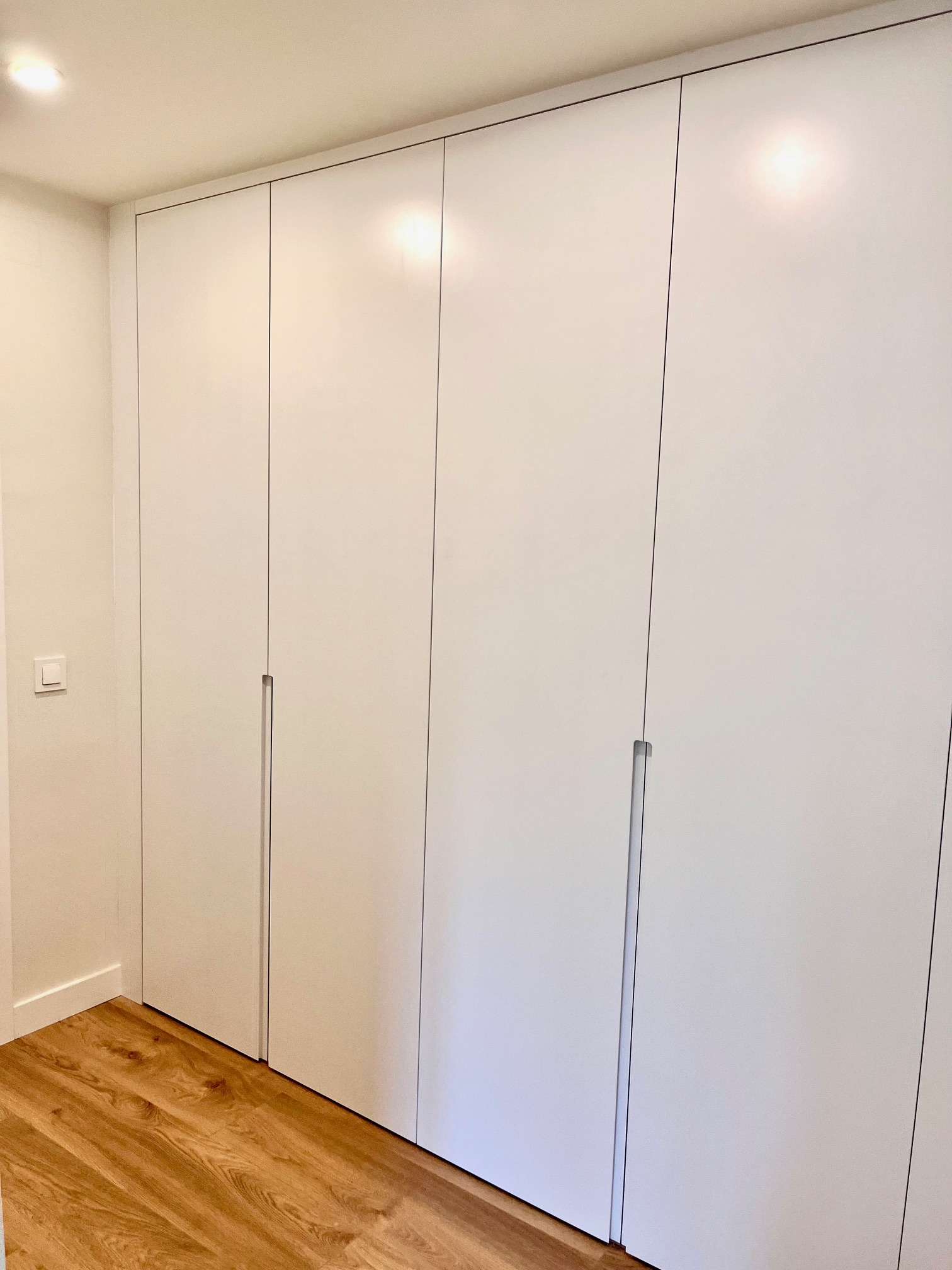 Detalle del armario vestidor de dormitorio principal